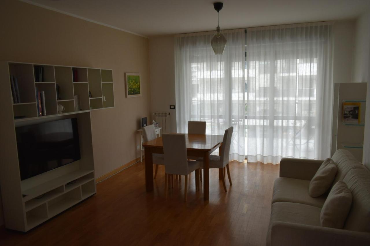 Apartamento House Promenade Santa Giulia Milán Exterior foto